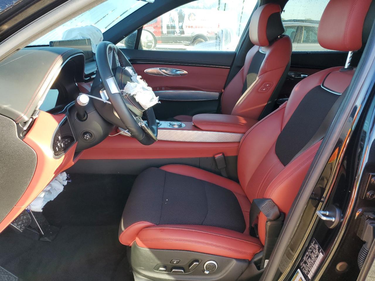 2025 GENESIS GV70