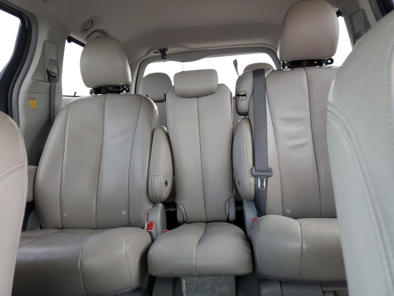 2013 TOYOTA SIENNA