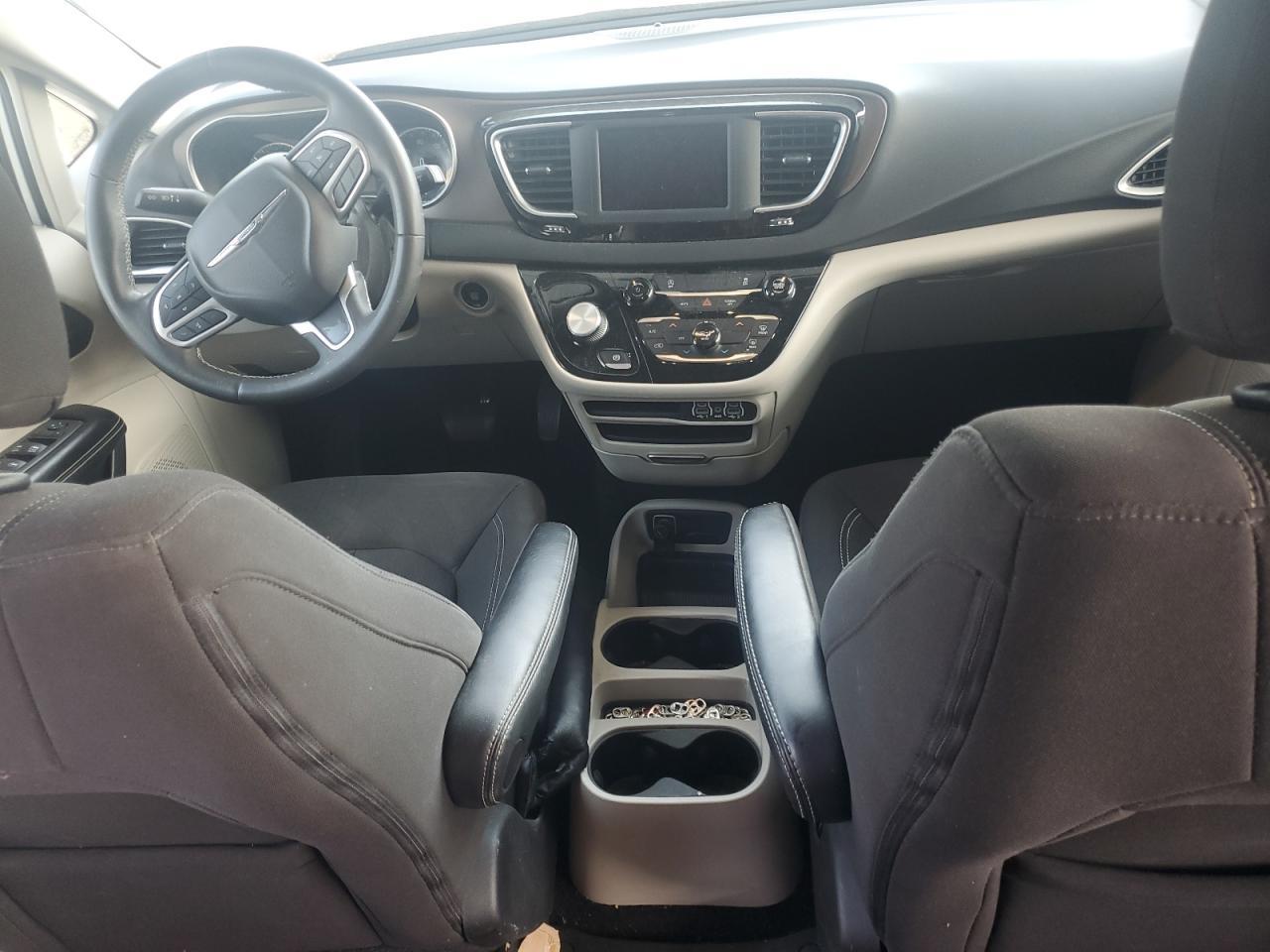 2022 CHRYSLER Voyager