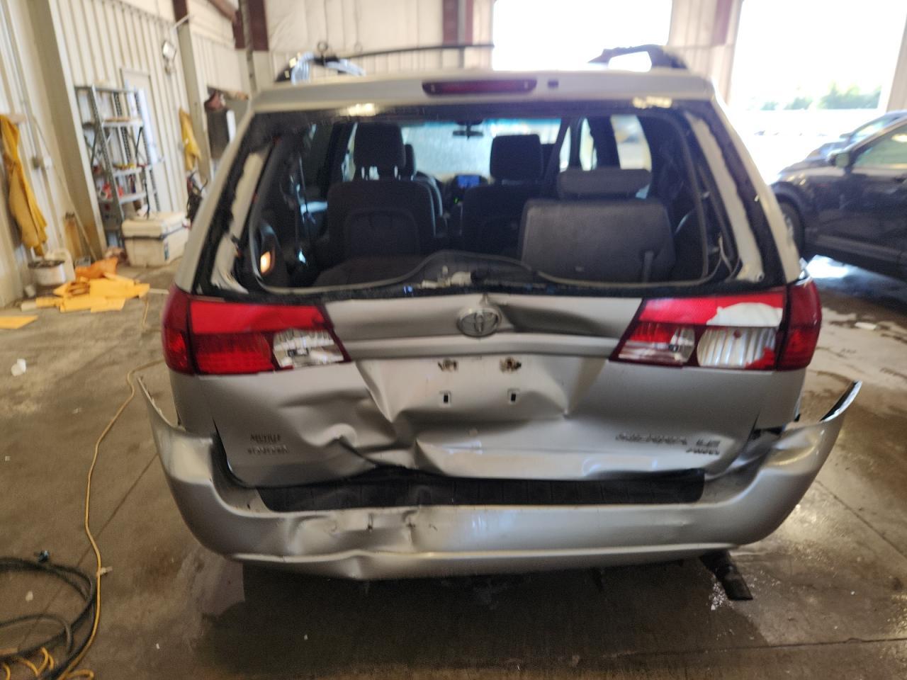 2005 TOYOTA SIENNA
