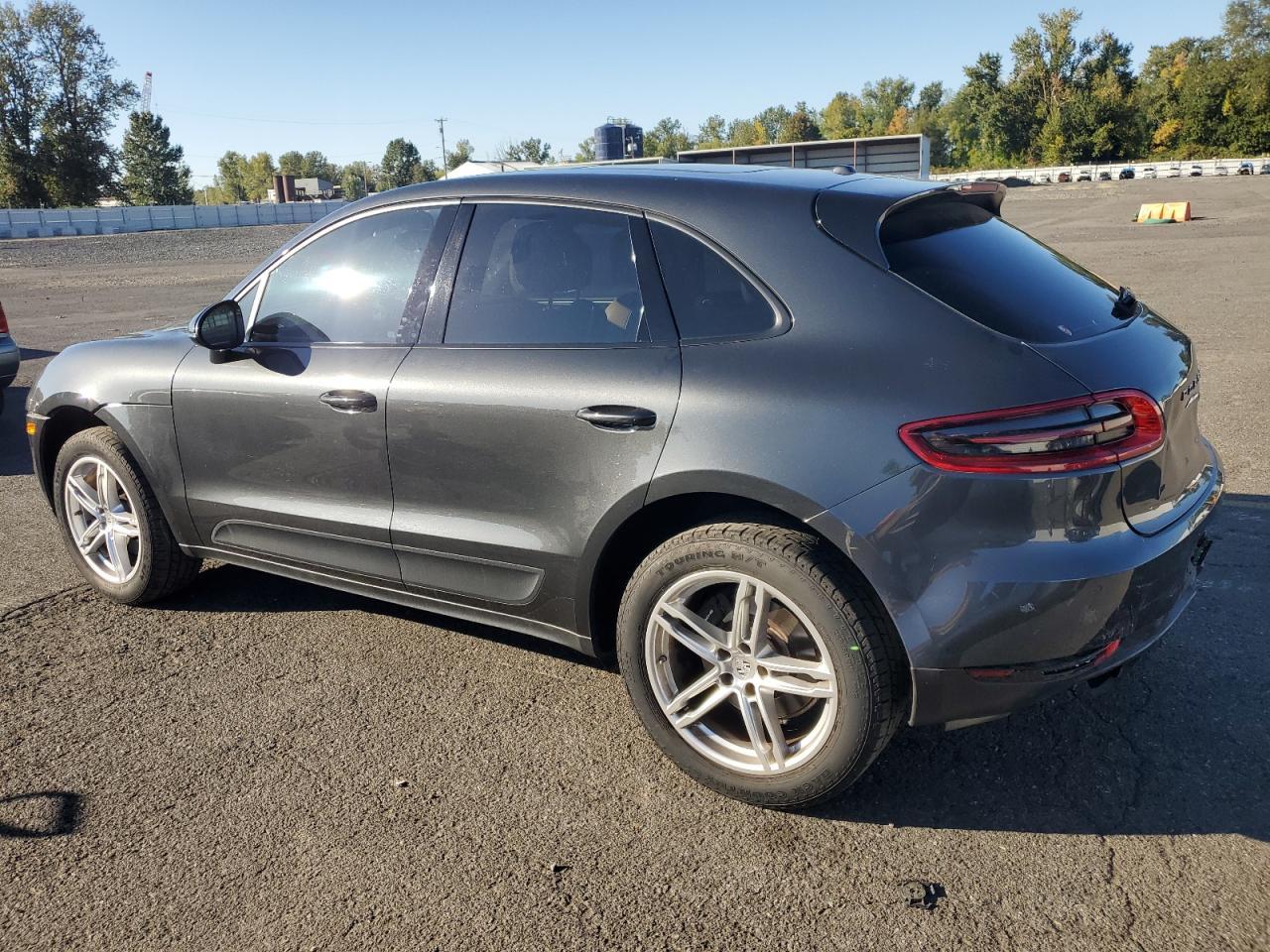 2018 PORSCHE Macan