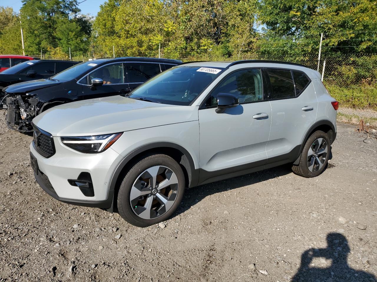 2024 VOLVO XC40