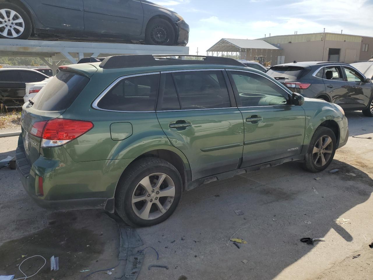 2013 SUBARU Outback