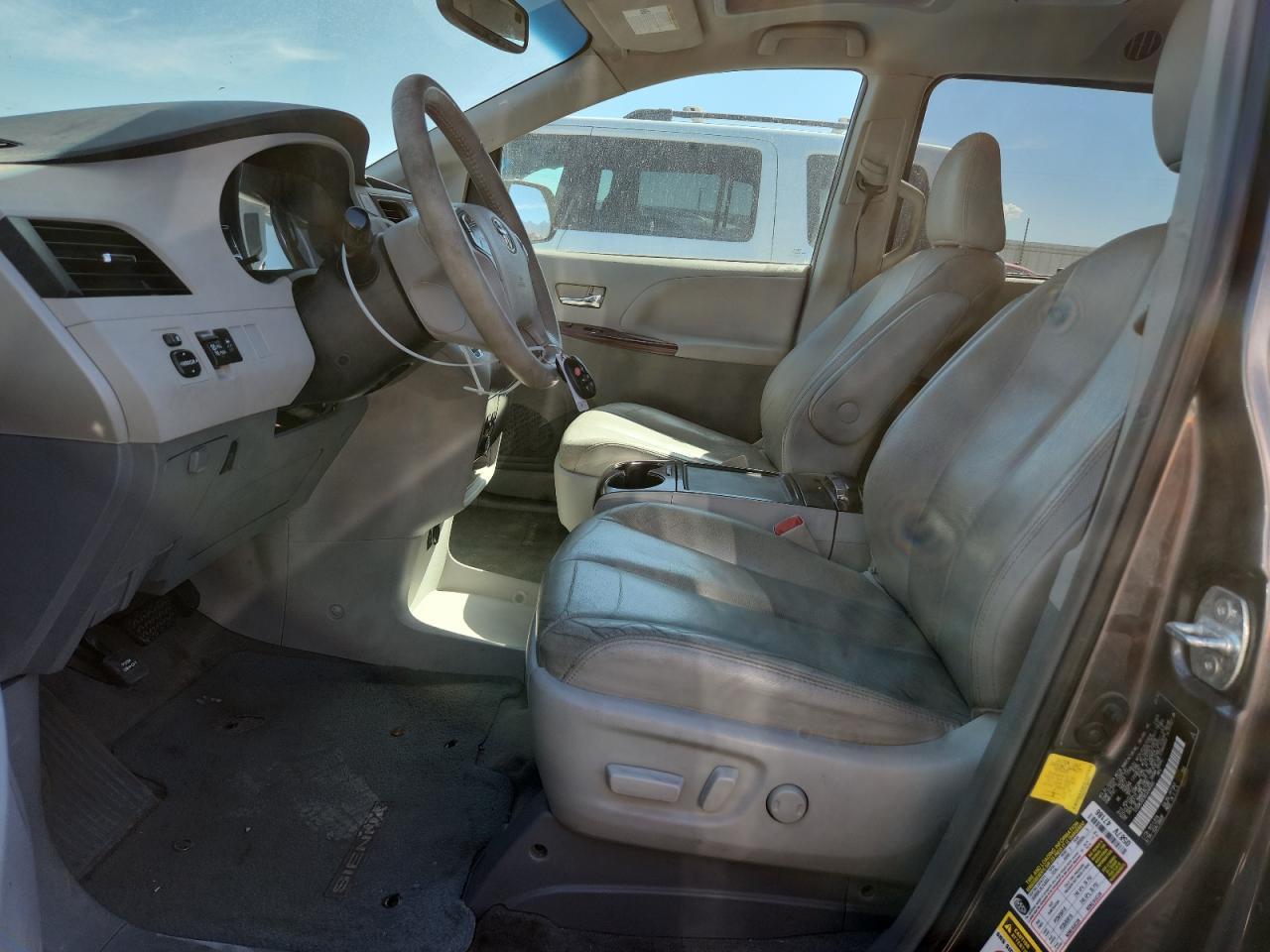 2012 TOYOTA SIENNA