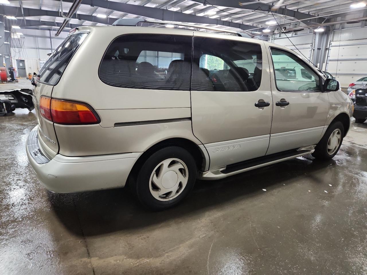 2000 TOYOTA SIENNA