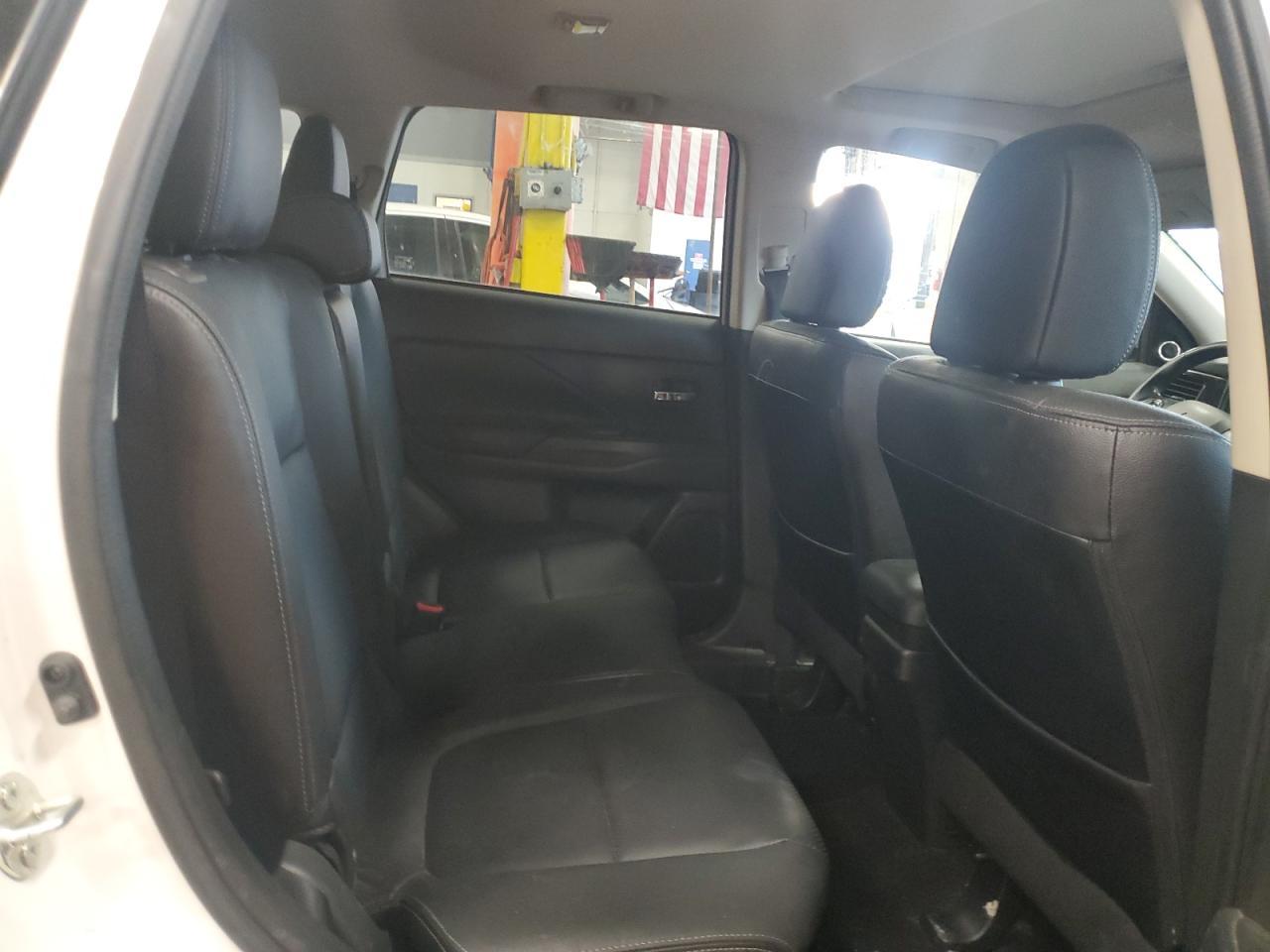 2016 MITSUBISHI outlander