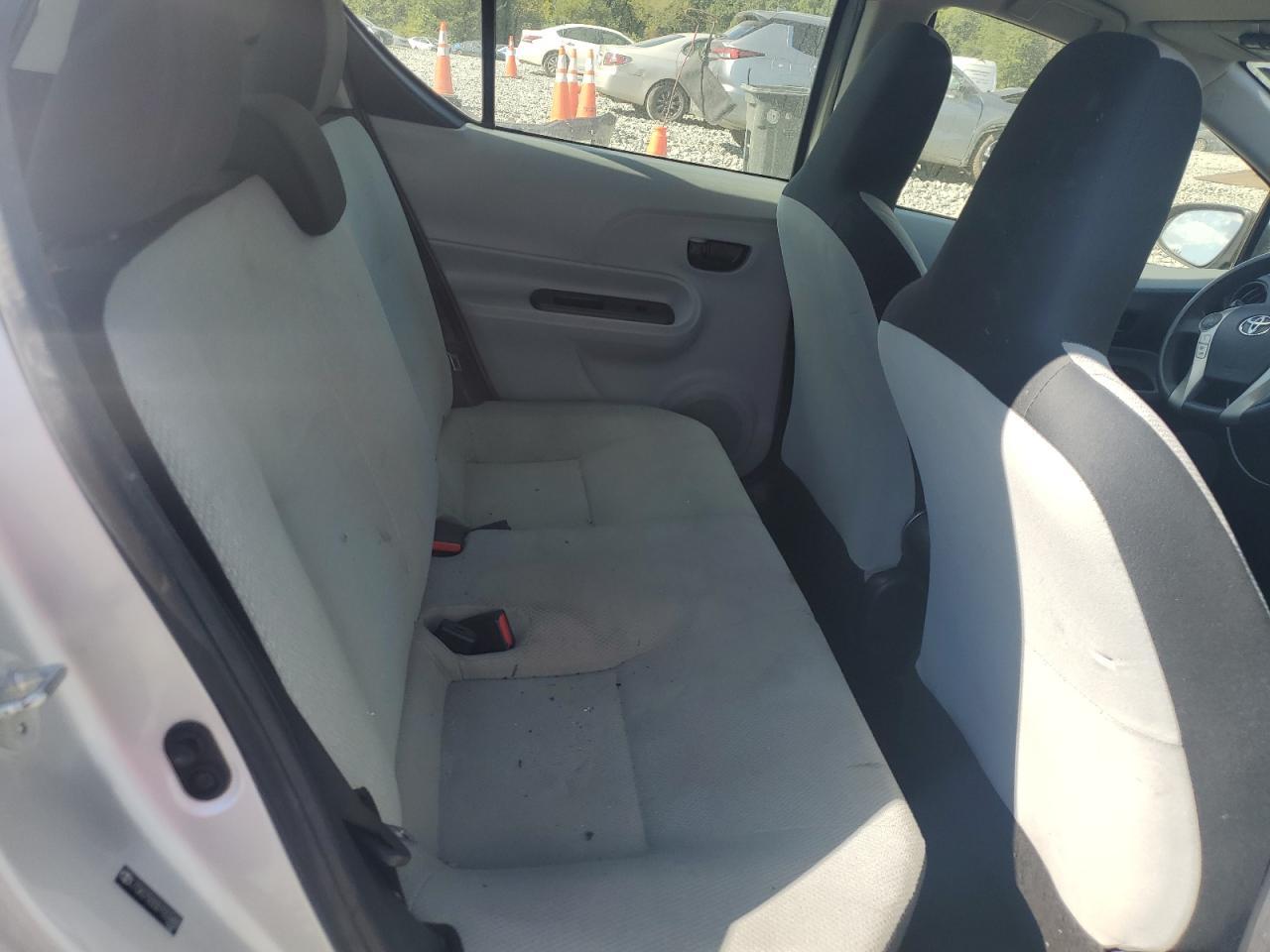 2013 TOYOTA Prius c
