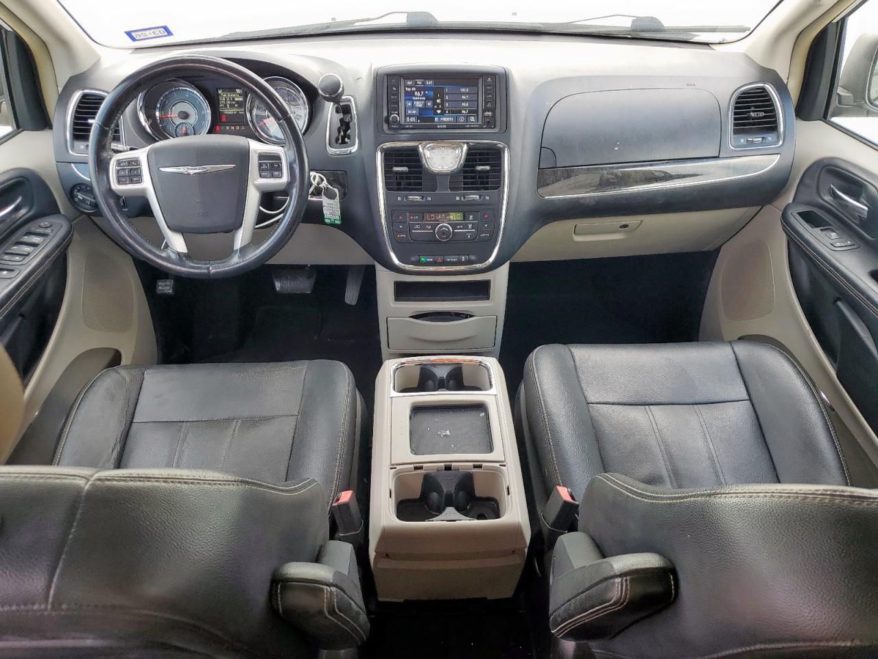 2016 CHRYSLER Town & Country