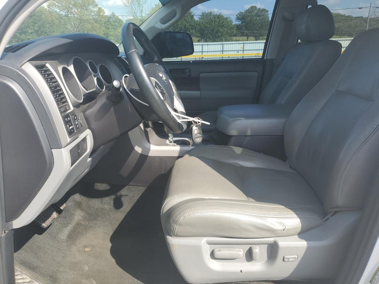 2016 TOYOTA Sequoia