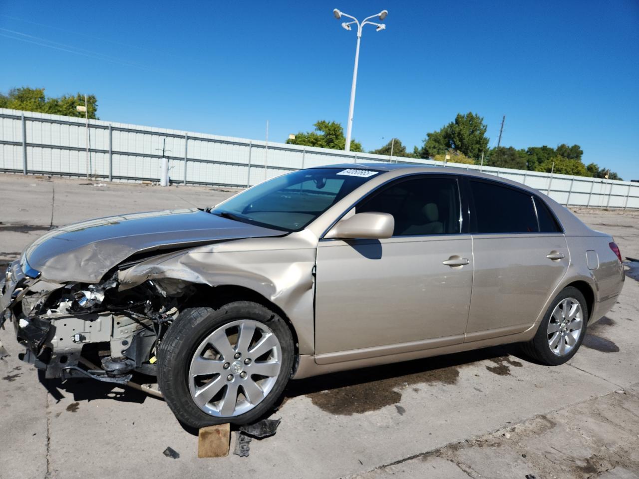 2005 TOYOTA Avalon