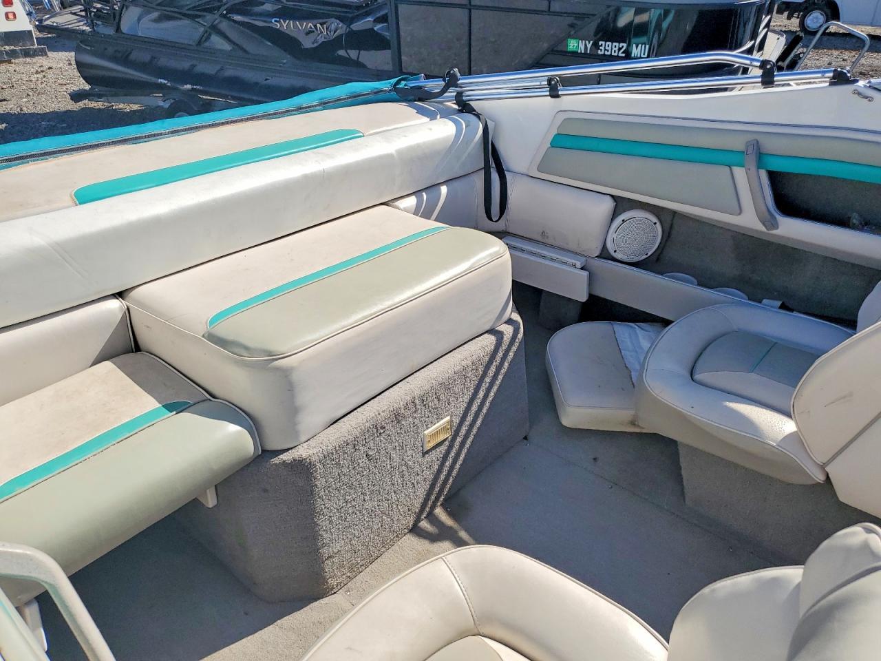 1993 Four Winns Boat