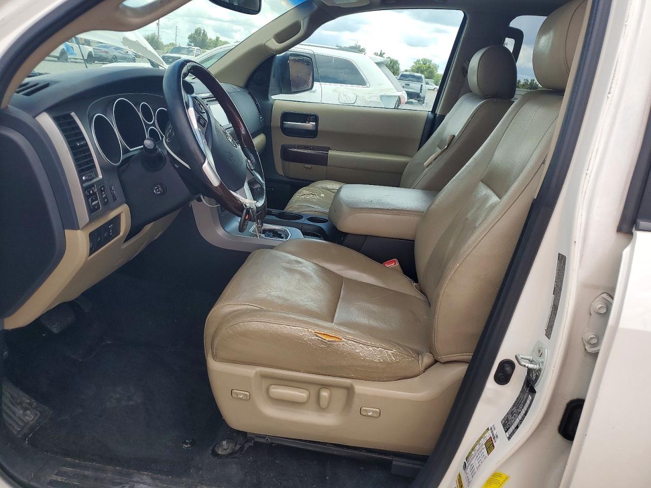 2015 TOYOTA Sequoia