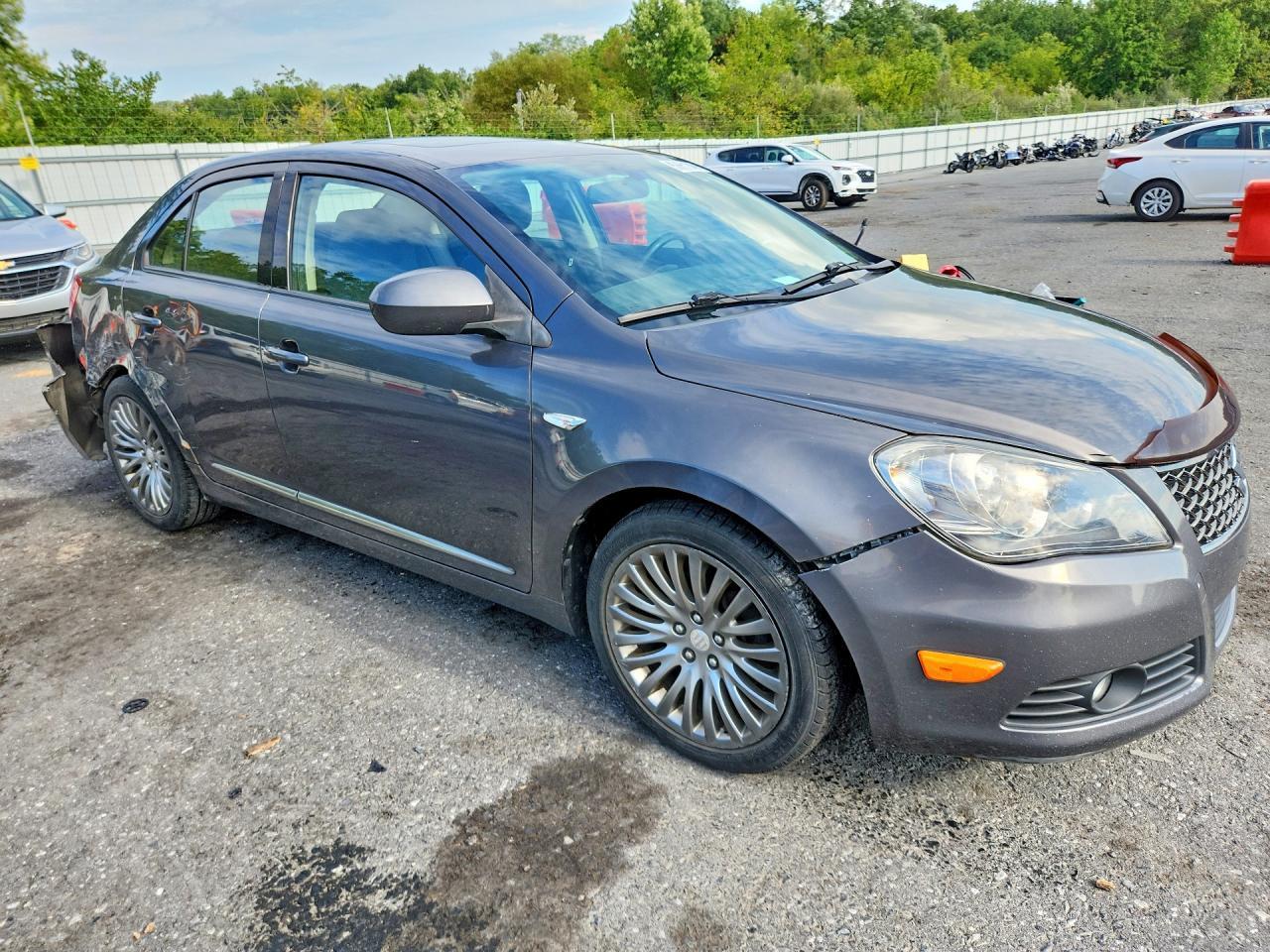 2010 SUZUKI Kizashi