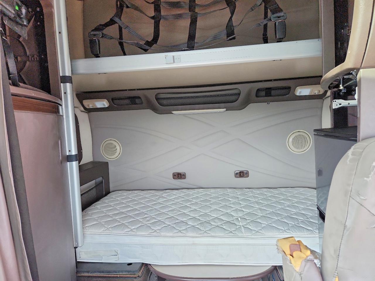 2016 VOLVO VNL