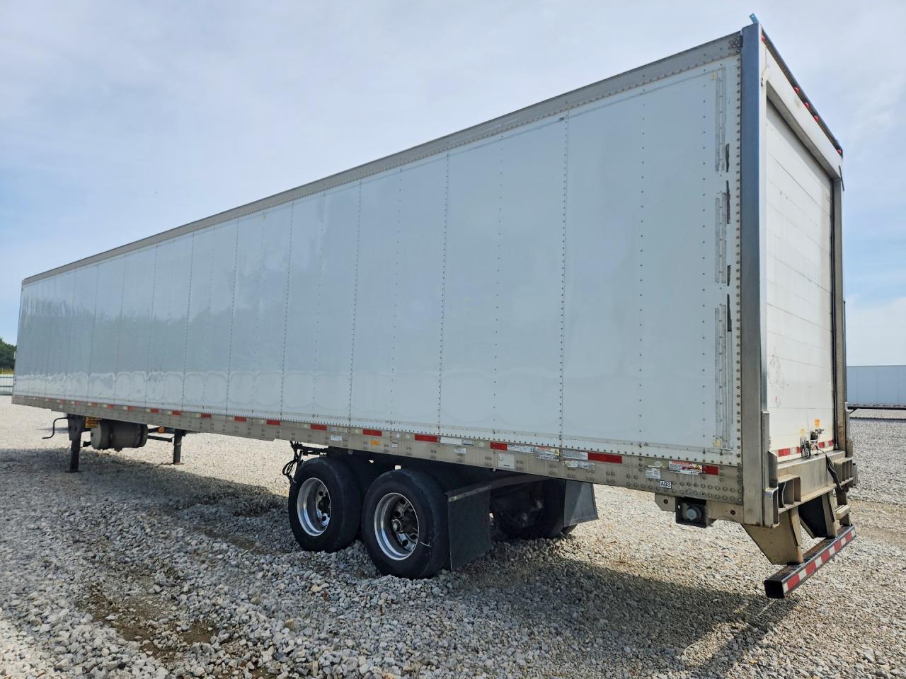 2016 UTILITY TRAILER