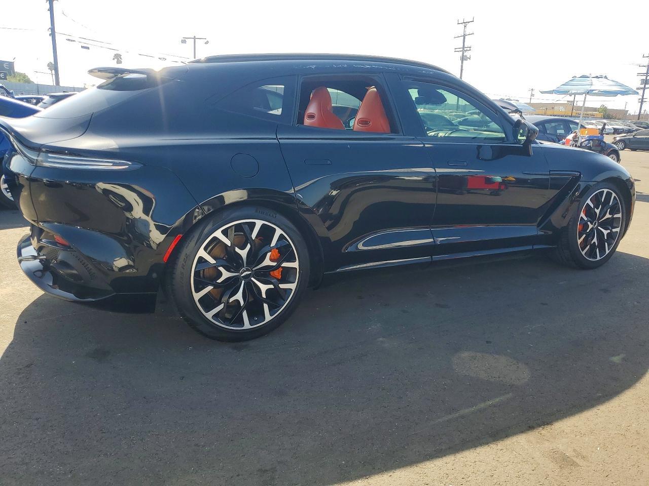 2025 Aston Martin DBX