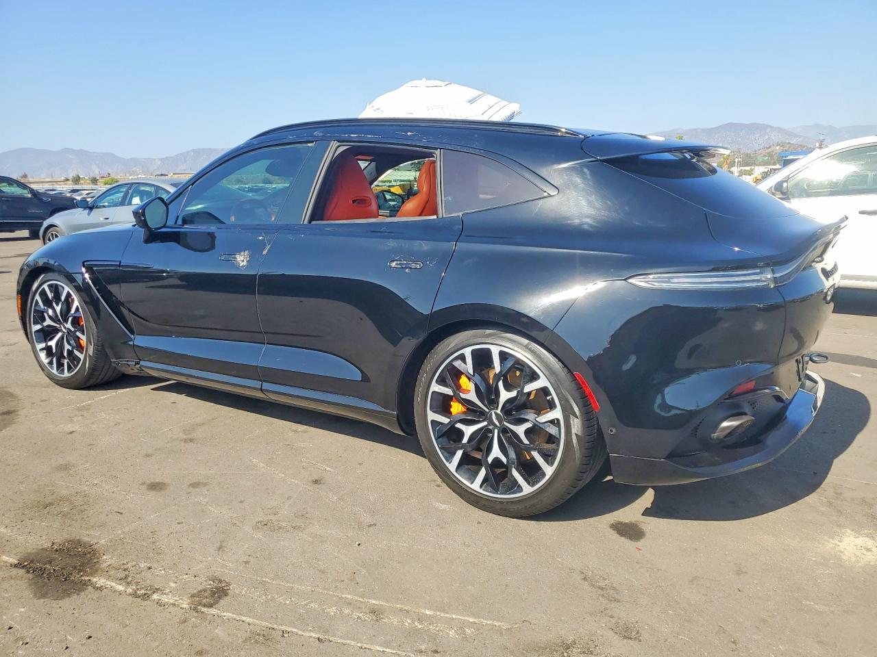 2025 Aston Martin DBX