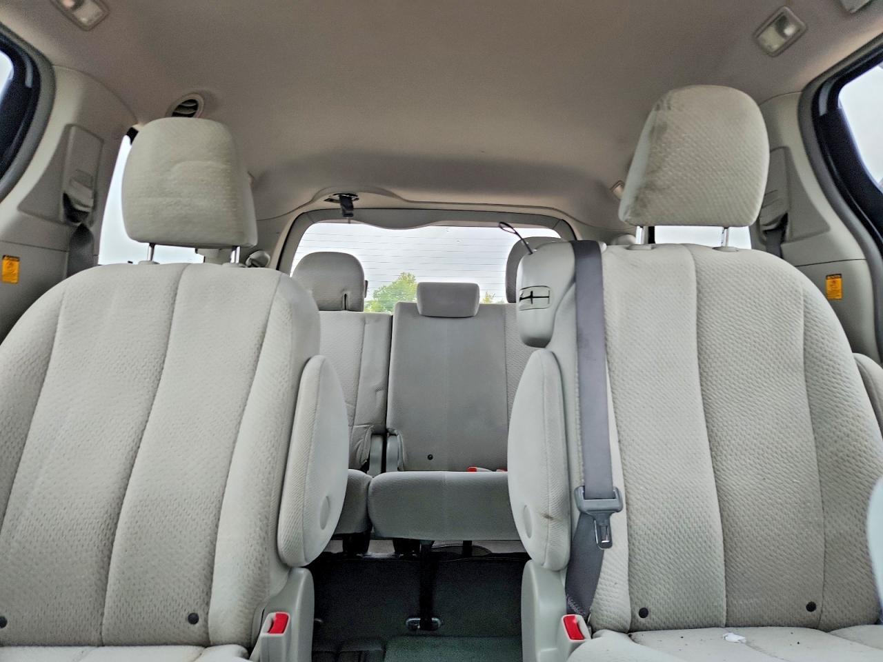 2011 TOYOTA SIENNA