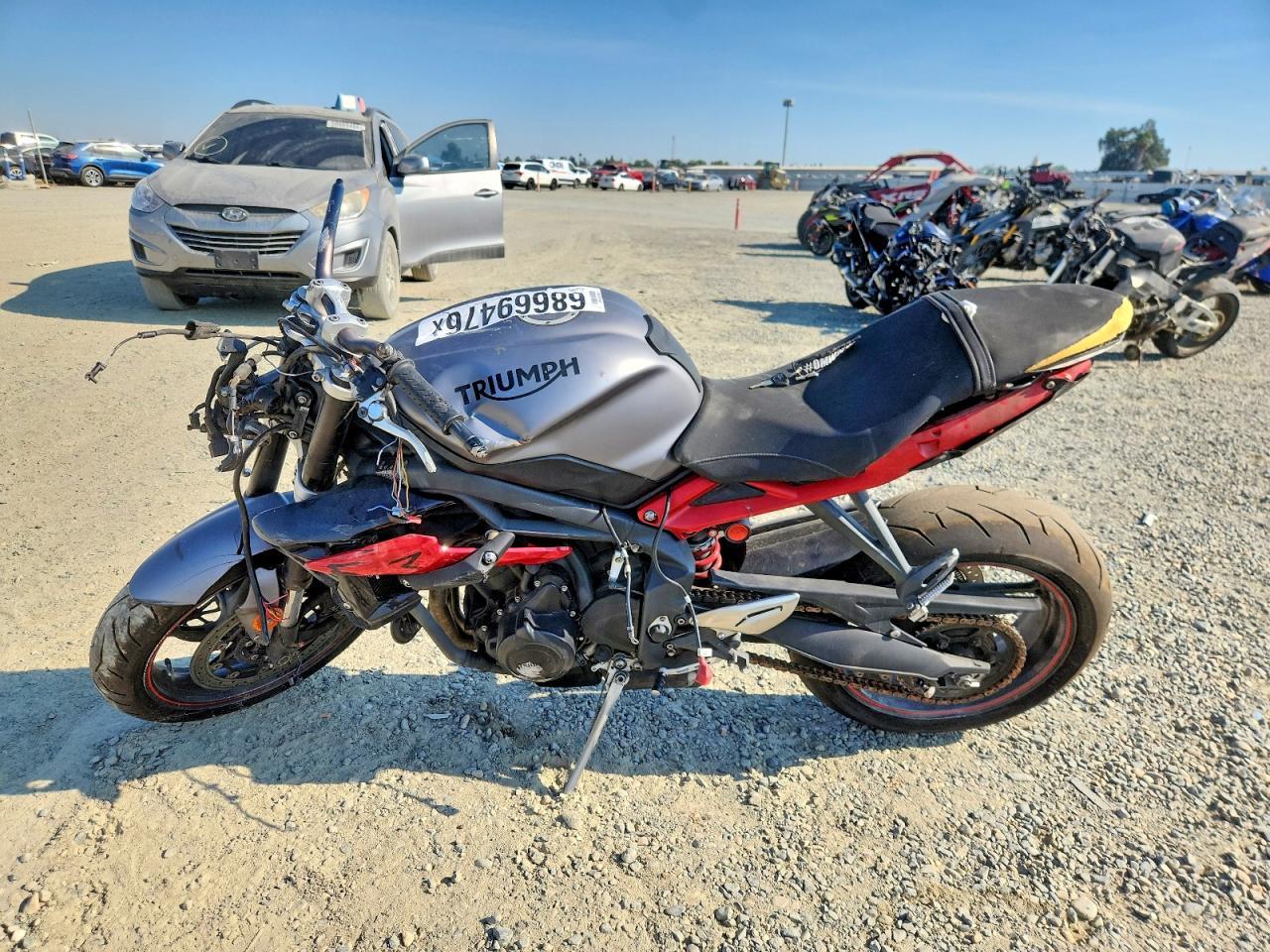 2015 TRIUMPH MOTORCYCLE Street