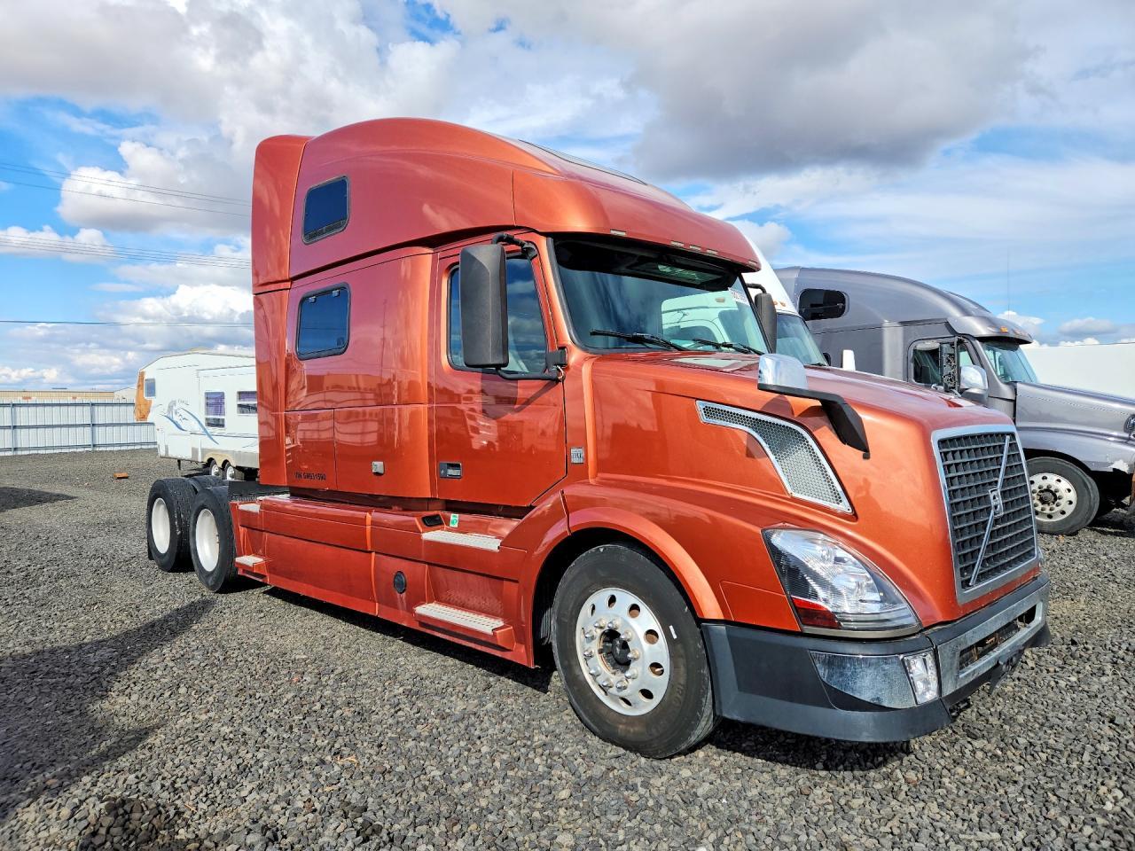 2016 VOLVO VNL