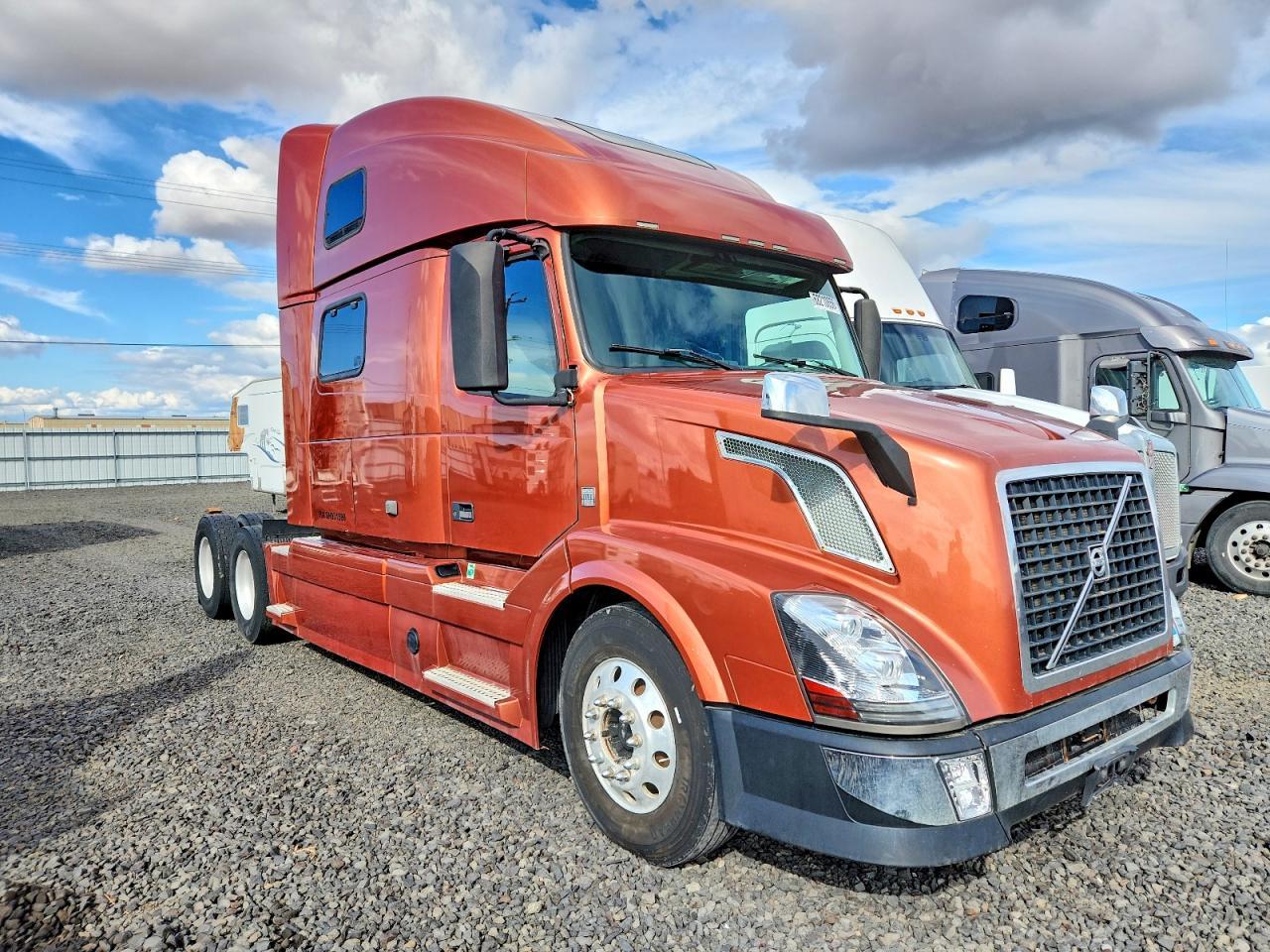 2016 VOLVO VNL