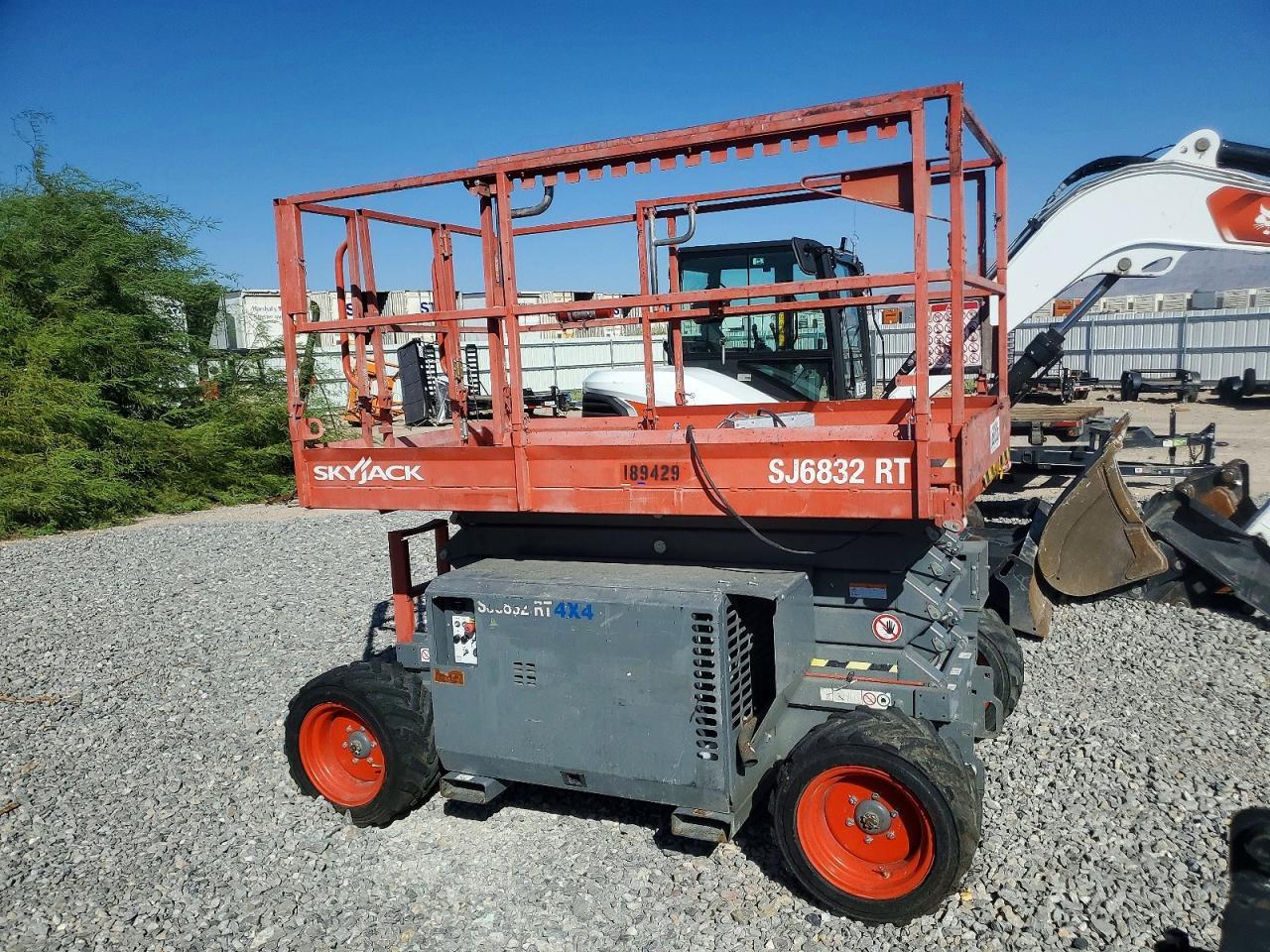 2017 SKYJACK Sj6832rt