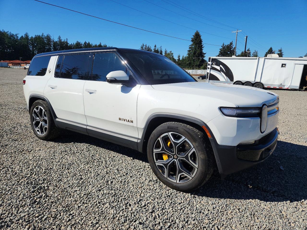 2025 RIVIAN R1s