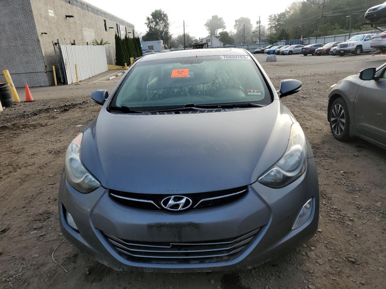2011 HYUNDAI ELANTRA