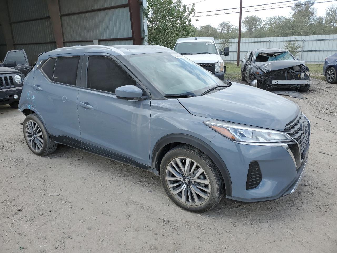 2021 NISSAN KICKS