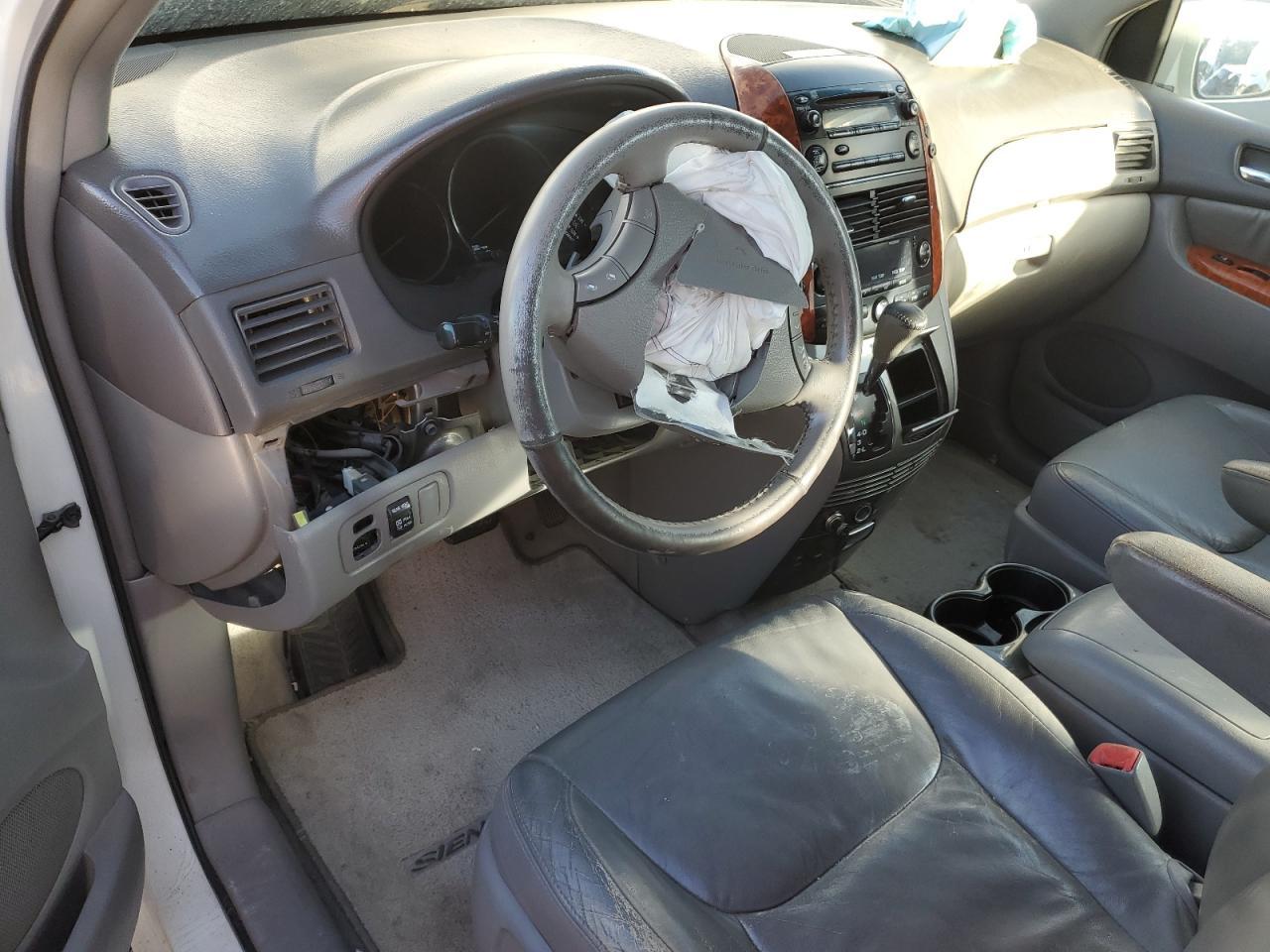 2009 TOYOTA SIENNA