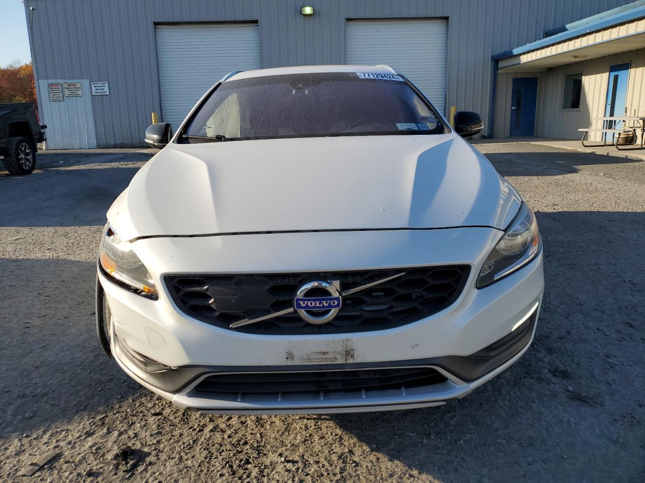 2016 VOLVO V60