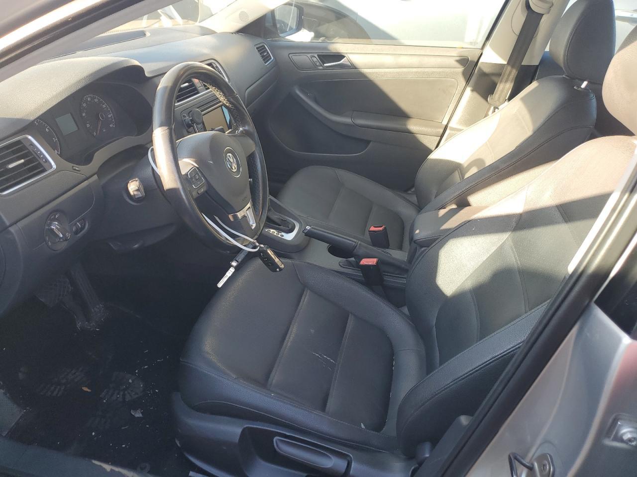 2011 VOLKSWAGEN JETTA
