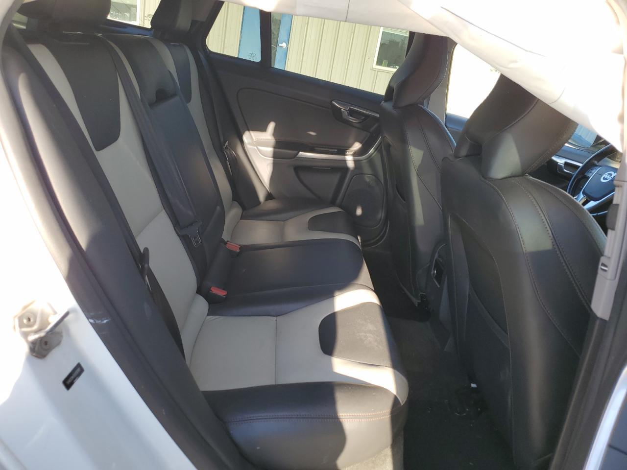 2016 VOLVO V60