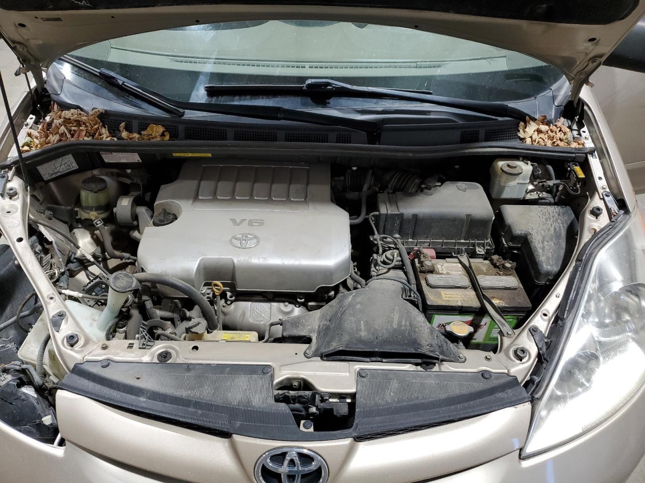 2009 TOYOTA SIENNA