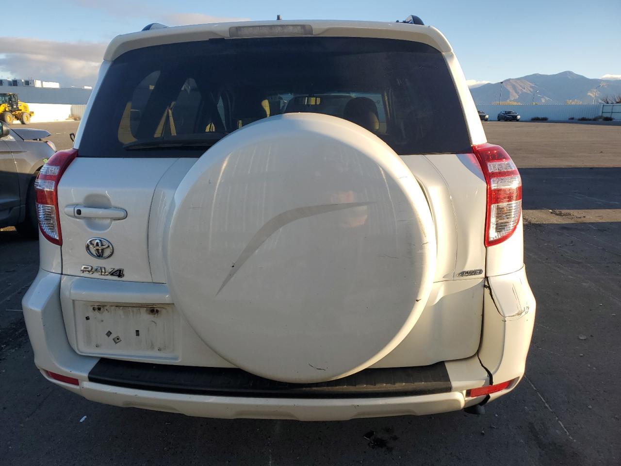 2011 TOYOTA RAV4