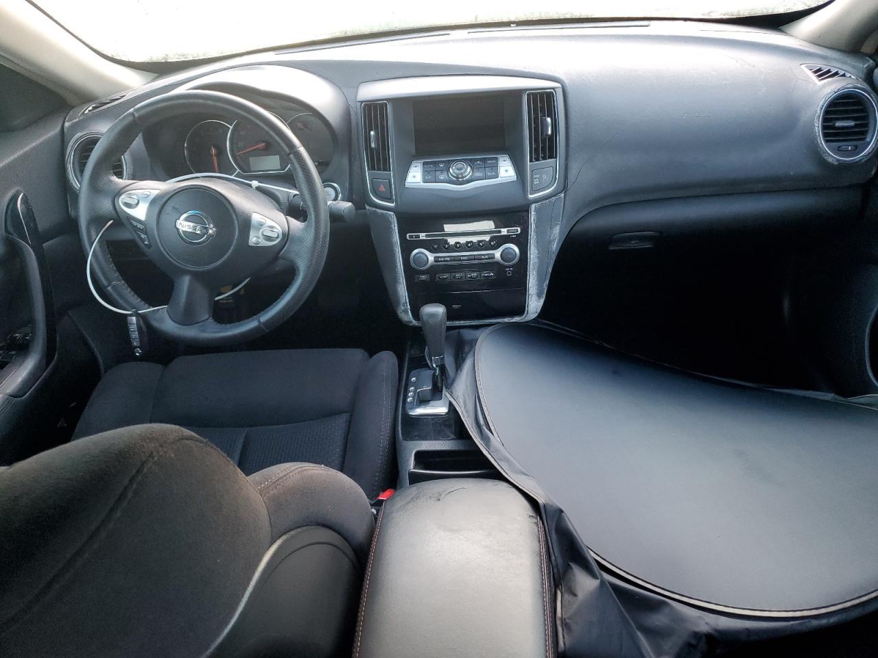 2011 NISSAN Maxima