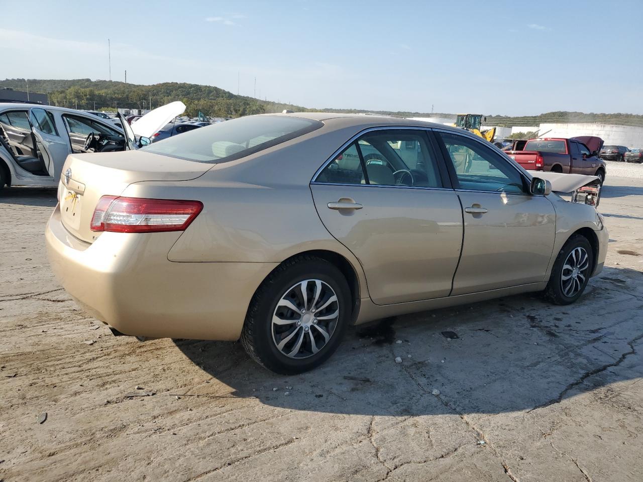2011 TOYOTA CAMRY
