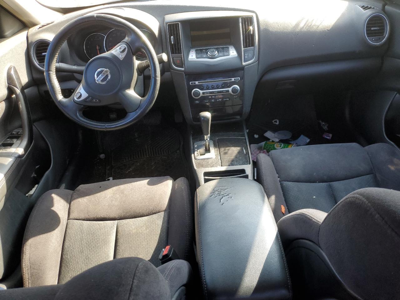 2010 NISSAN Maxima