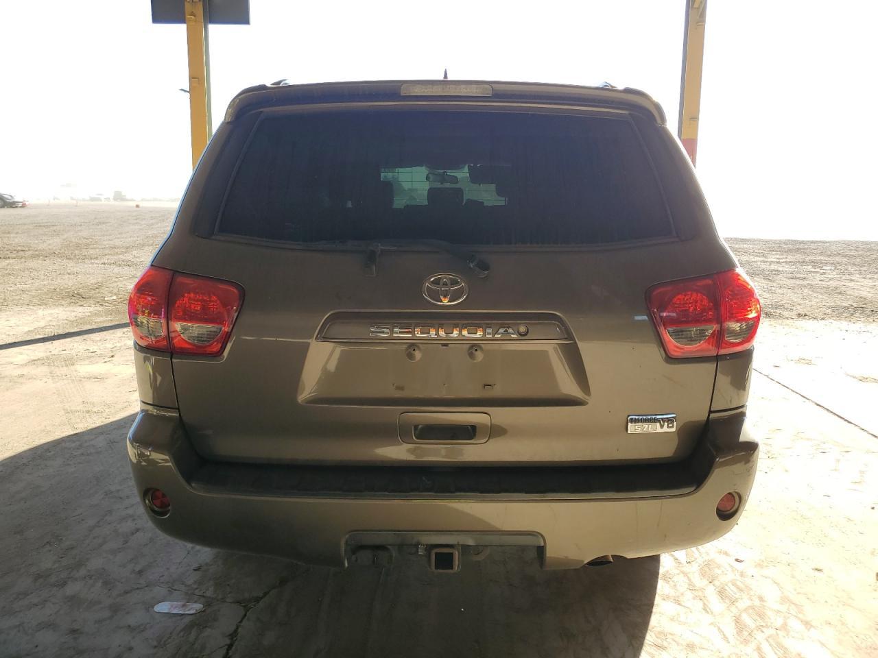 2016 TOYOTA Sequoia