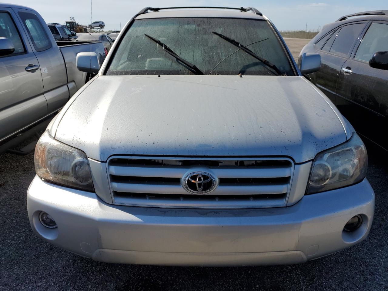 2005 TOYOTA HIGHLANDER