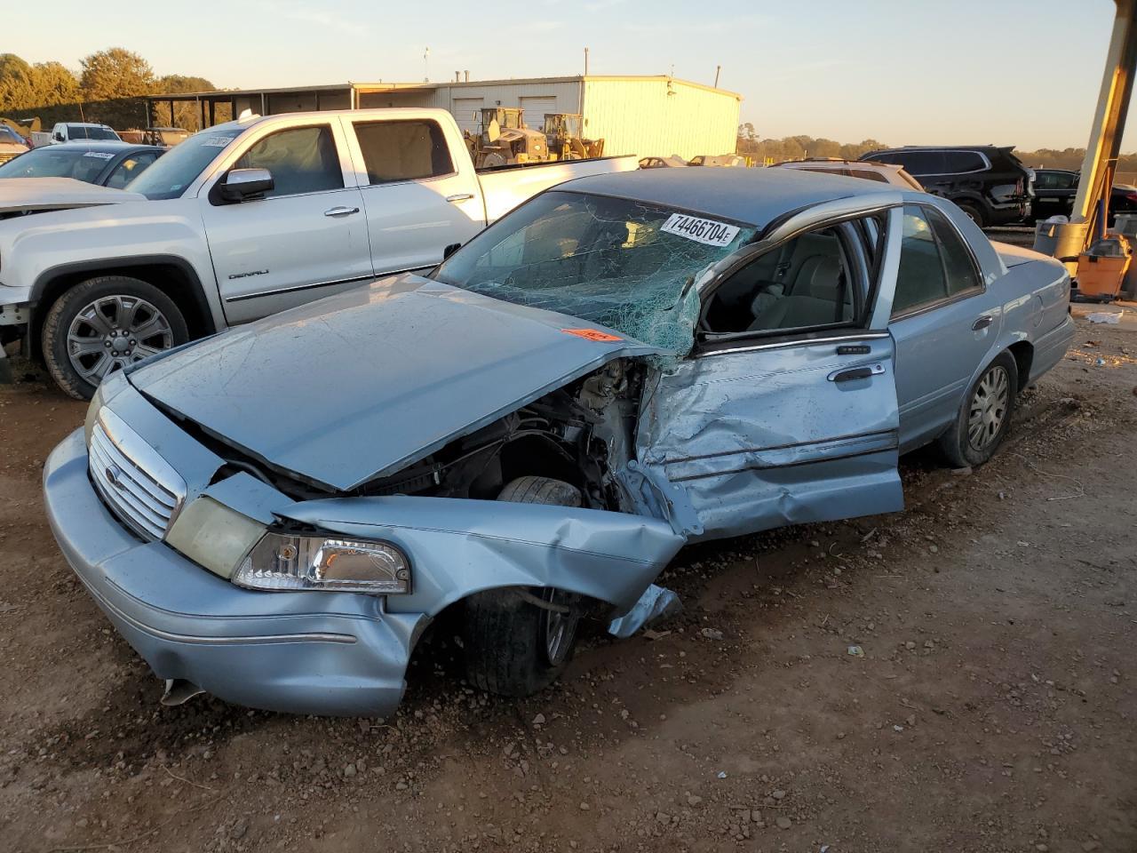 2004 FORD Crown Victoria
