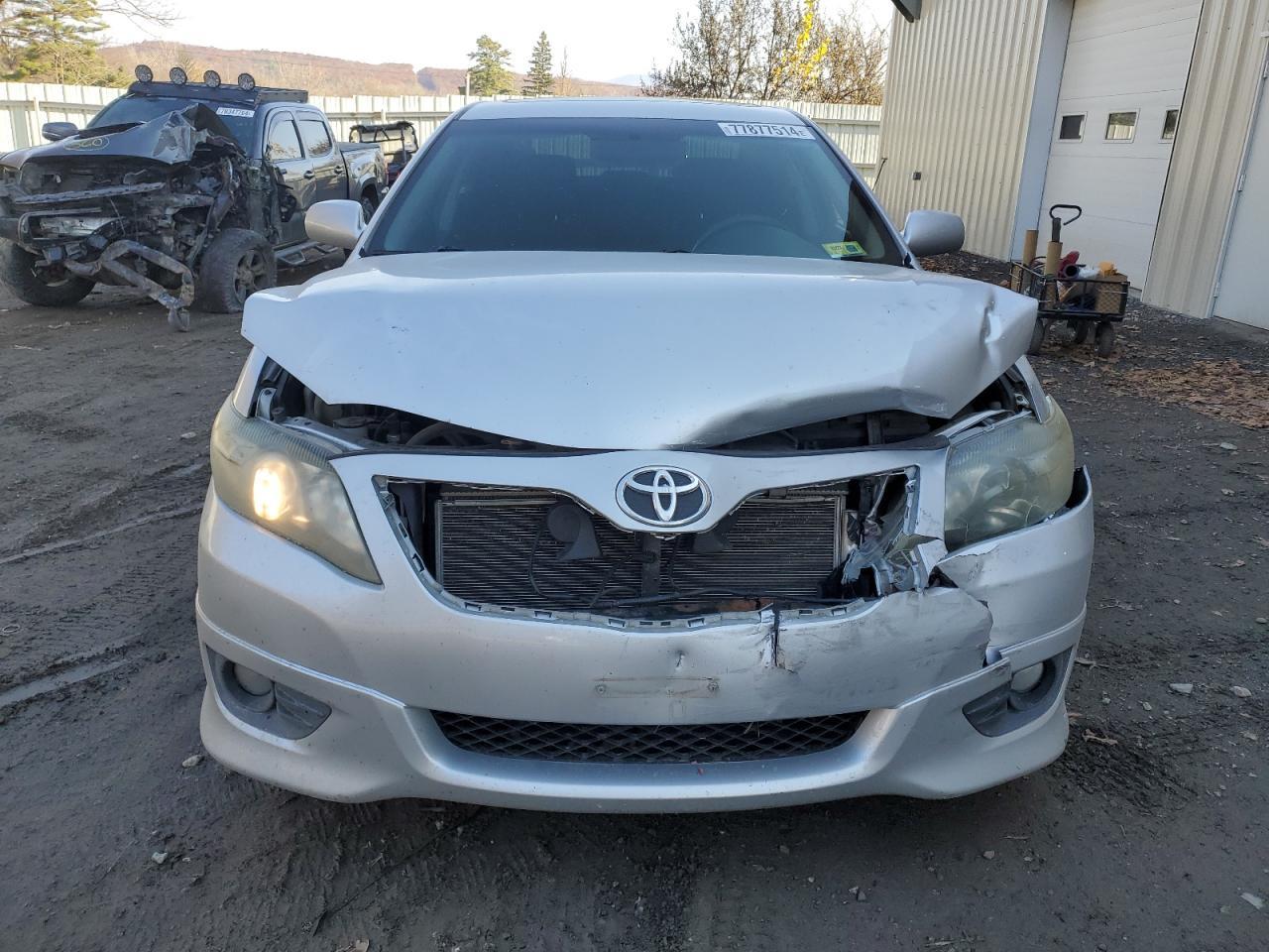 2011 TOYOTA CAMRY