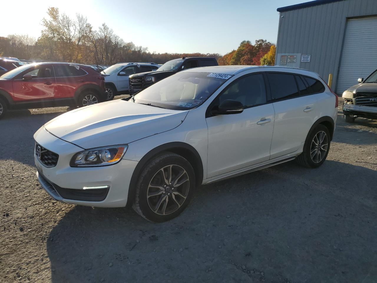 2016 VOLVO V60