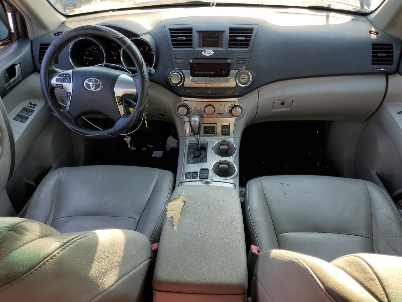 2011 TOYOTA HIGHLANDER