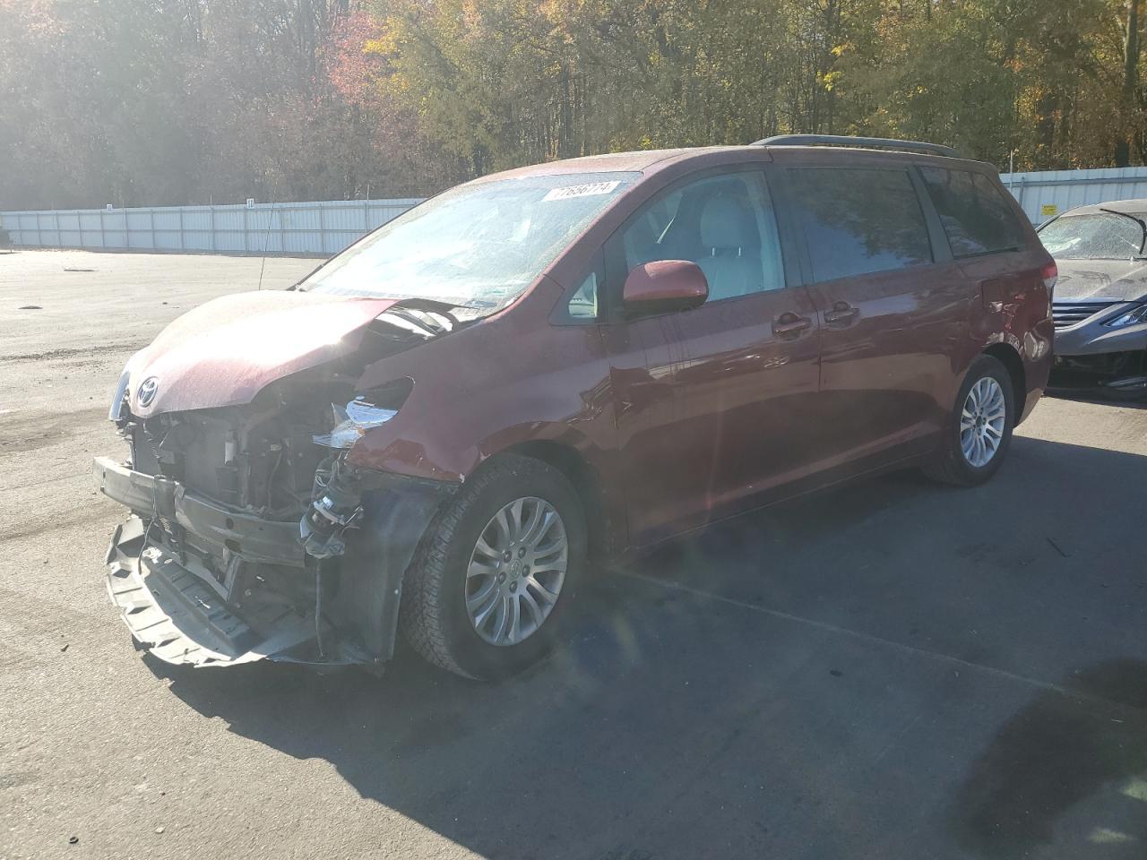 2011 TOYOTA SIENNA
