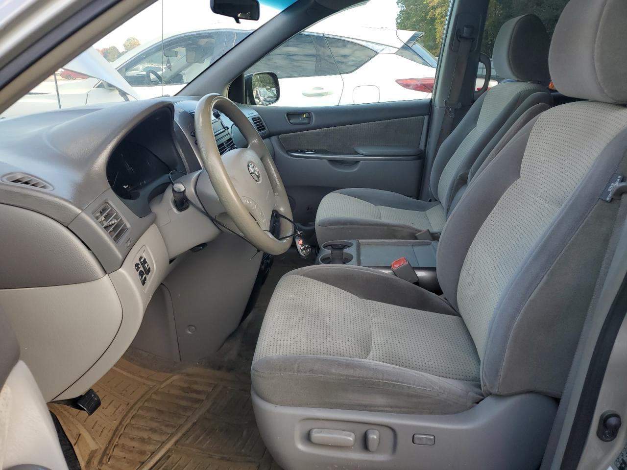 2009 TOYOTA SIENNA