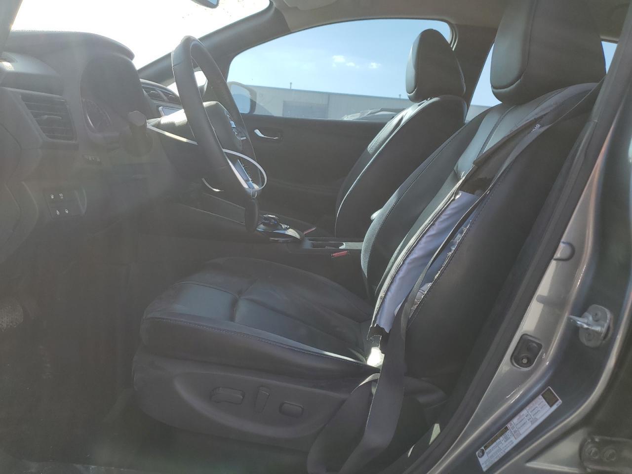 2022 NISSAN LEAF