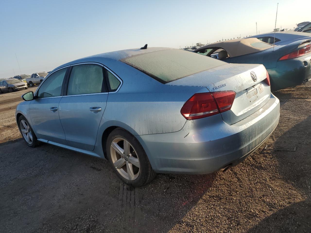 2012 VOLKSWAGEN Passat