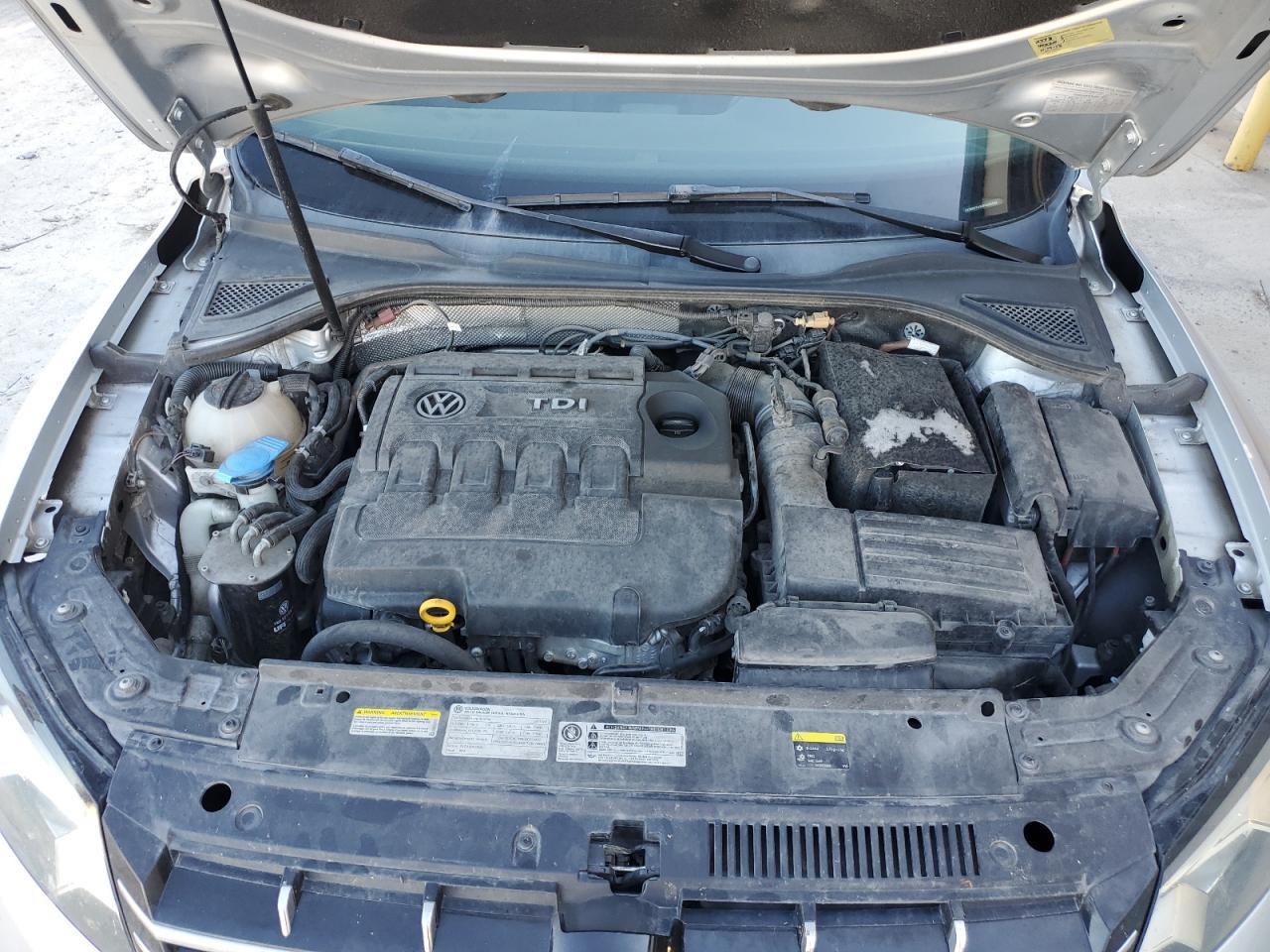 2015 VOLKSWAGEN Passat