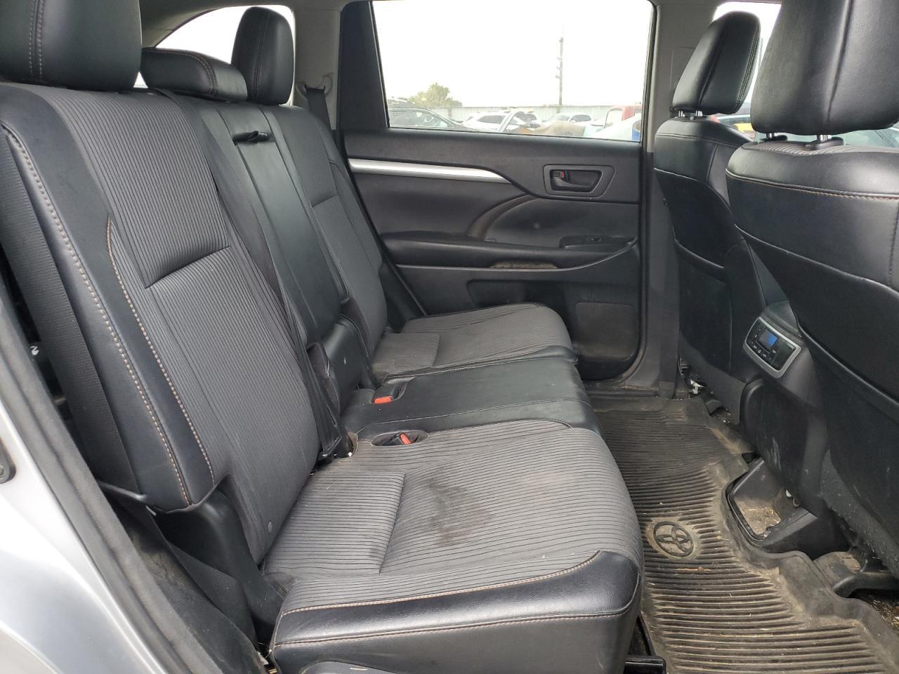 2016 TOYOTA HIGHLANDER